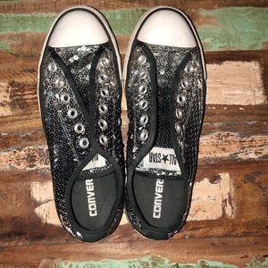 Black sparkly converse low-top